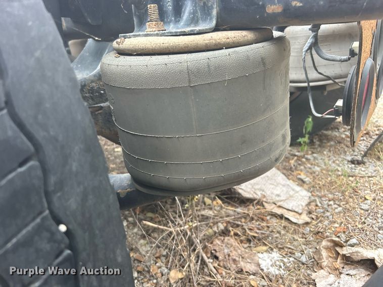 image for item DO7460 2011 Freightliner  Cascadia semi truck