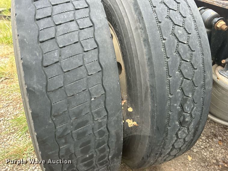 image for item DO7460 2011 Freightliner  Cascadia semi truck