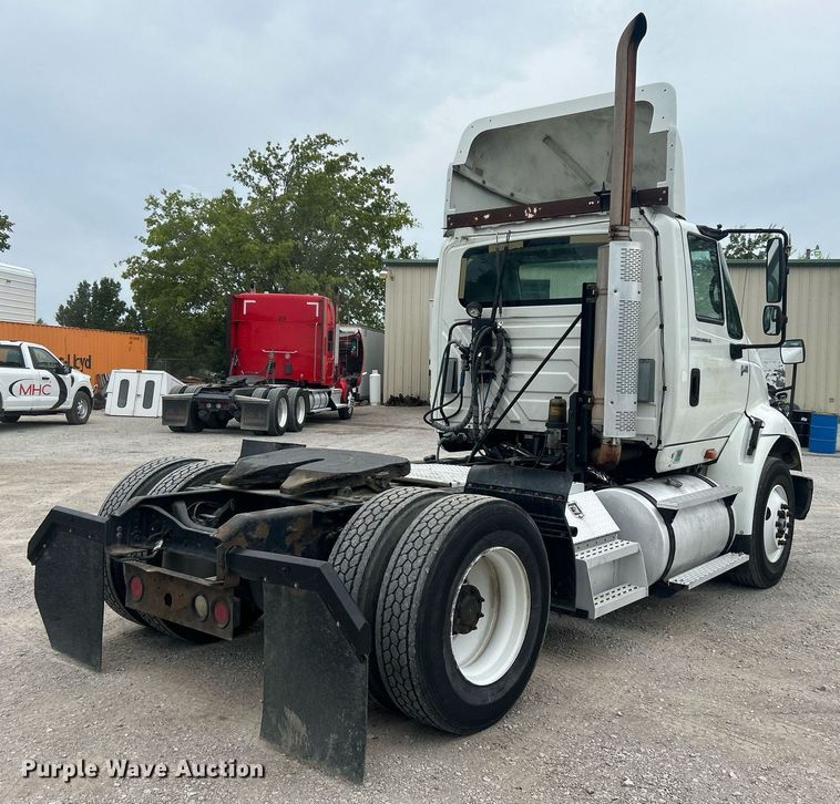 image for item DO7461 2007 International  8600 semi truck