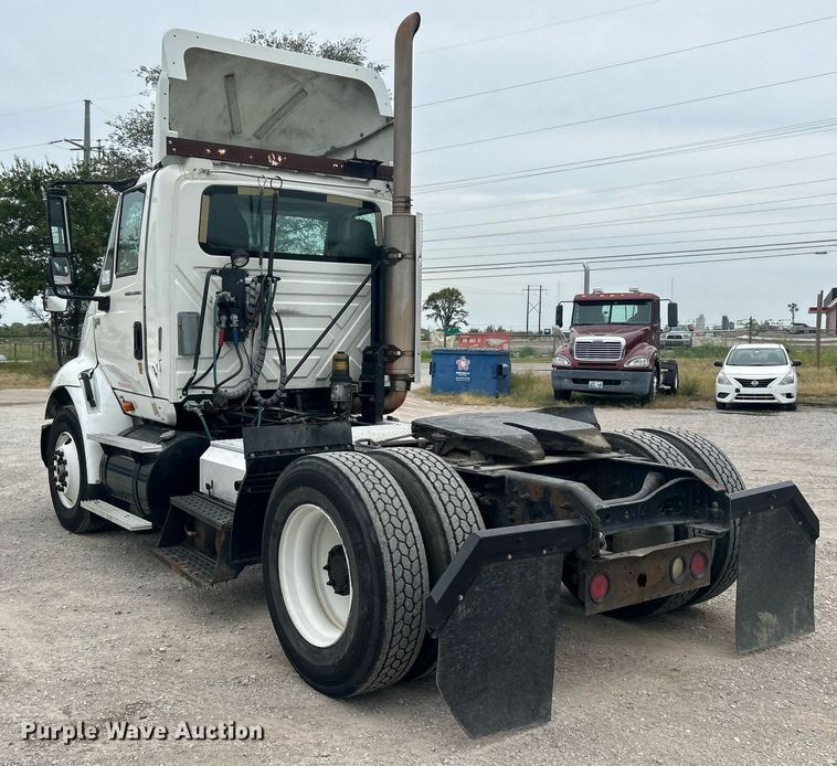 image for item DO7461 2007 International  8600 semi truck