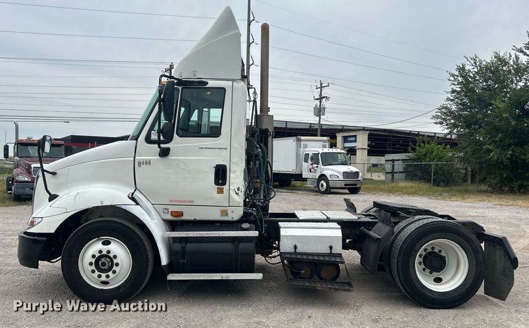 image for item DO7461 2007 International  8600 semi truck