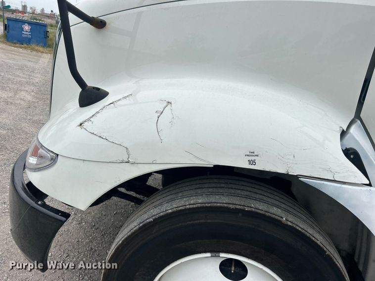 image for item DO7461 2007 International  8600 semi truck