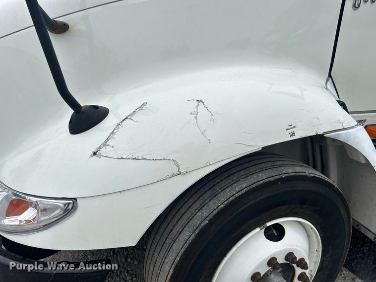 image for item DO7461 2007 International  8600 semi truck