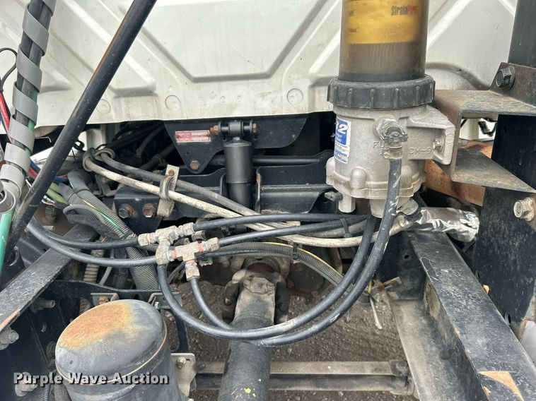 image for item DO7461 2007 International  8600 semi truck