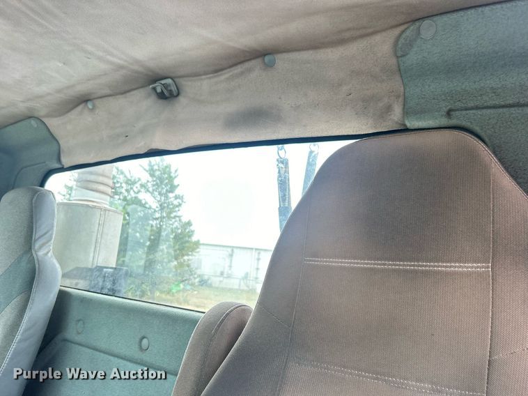 image for item DO7461 2007 International  8600 semi truck