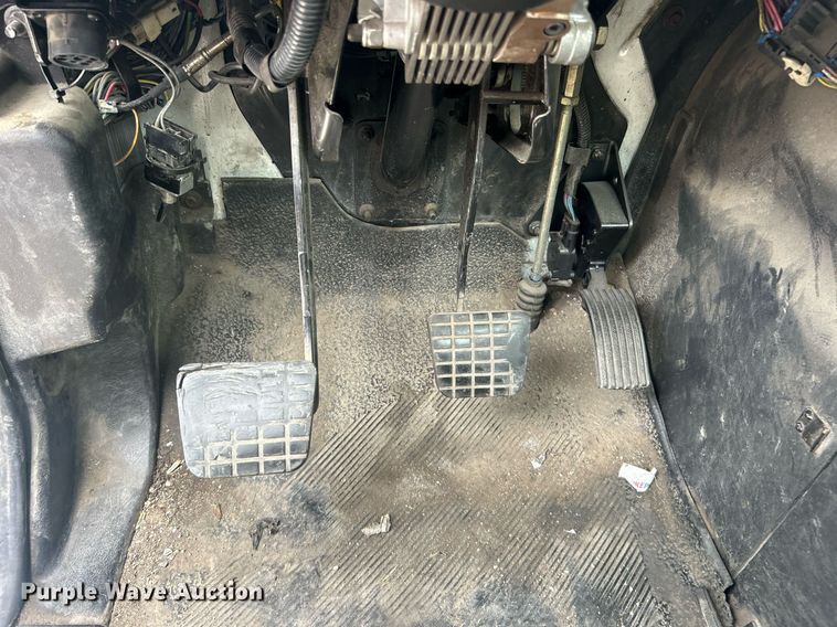 image for item DO7461 2007 International  8600 semi truck