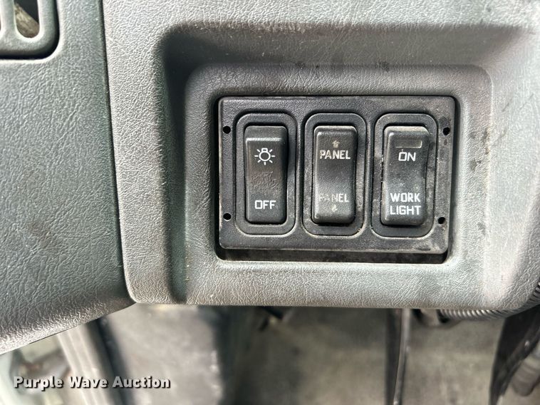 image for item DO7461 2007 International  8600 semi truck