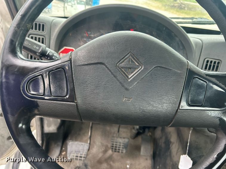 image for item DO7461 2007 International  8600 semi truck