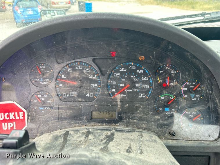 image for item DO7461 2007 International  8600 semi truck