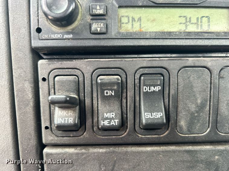 image for item DO7461 2007 International  8600 semi truck