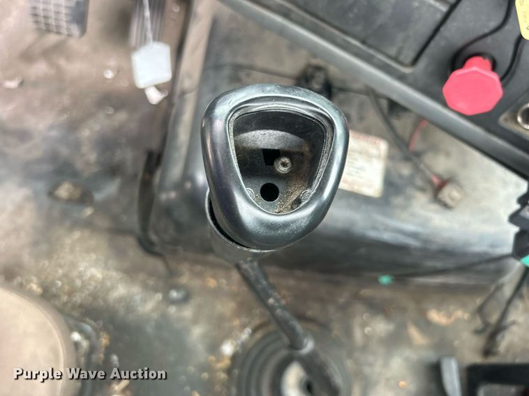 image for item DO7461 2007 International  8600 semi truck