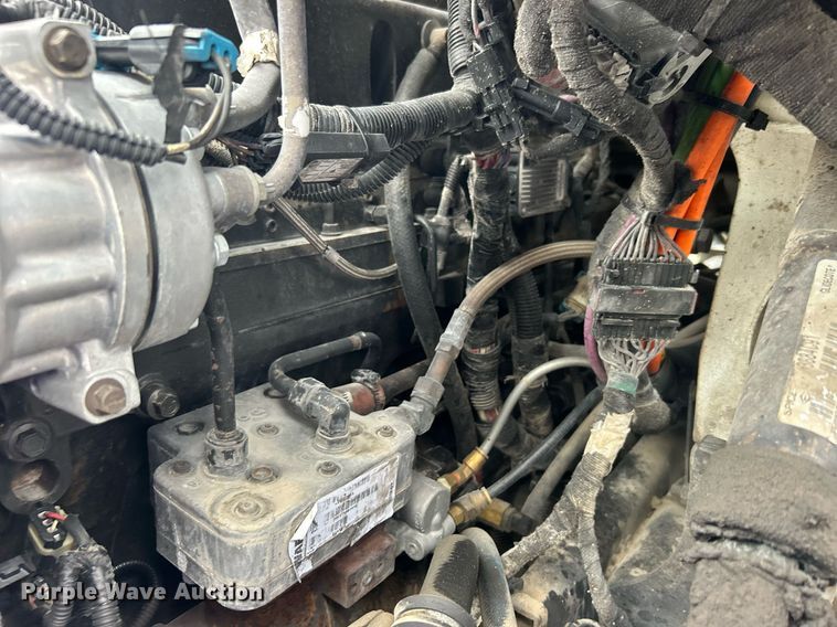 image for item DO7461 2007 International  8600 semi truck