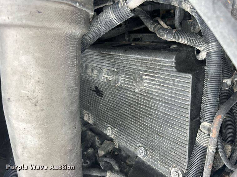 image for item DO7461 2007 International  8600 semi truck