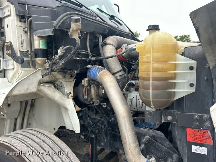 image for item DO7461 2007 International  8600 semi truck