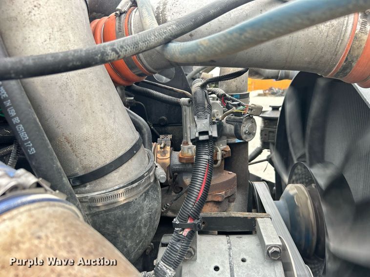 image for item DO7461 2007 International  8600 semi truck