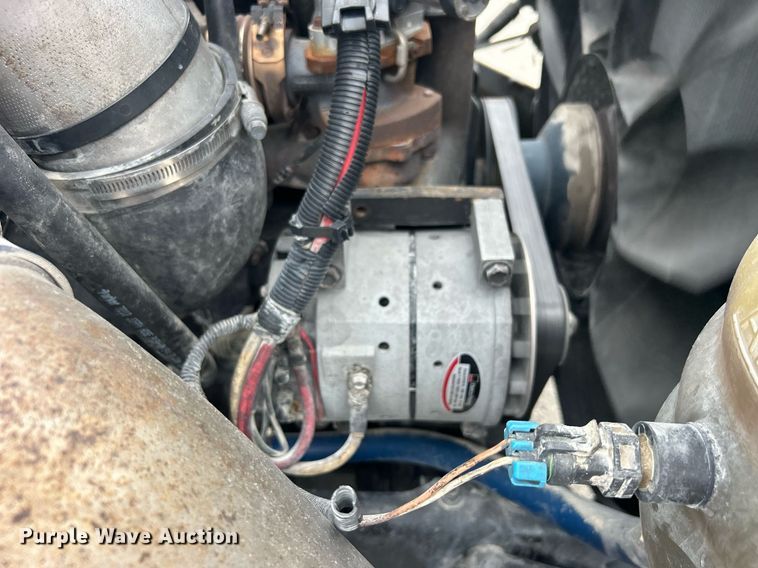 image for item DO7461 2007 International  8600 semi truck