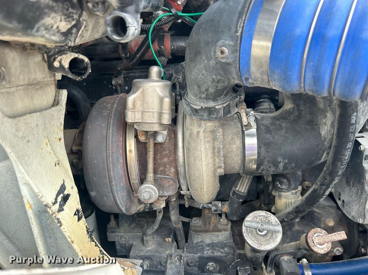 image for item DO7461 2007 International  8600 semi truck