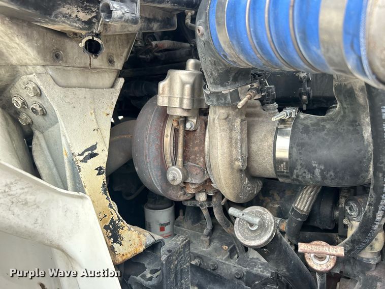 image for item DO7461 2007 International  8600 semi truck