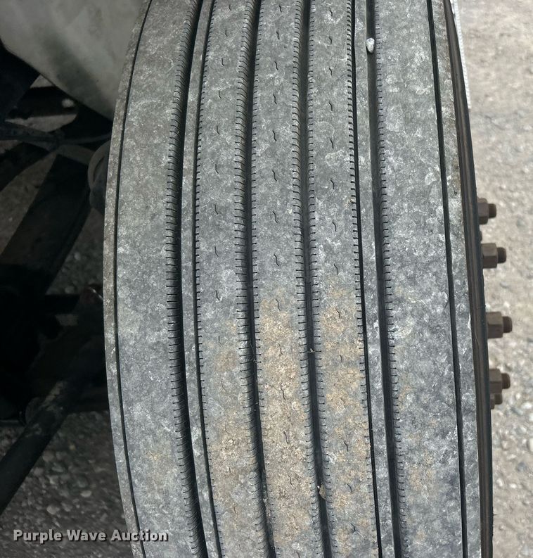 image for item DO7461 2007 International  8600 semi truck