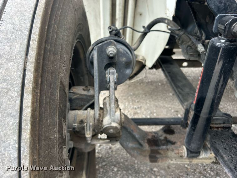 image for item DO7461 2007 International  8600 semi truck