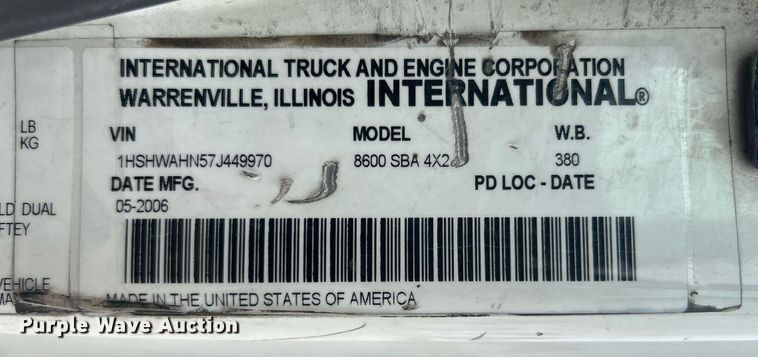 image for item DO7461 2007 International  8600 semi truck