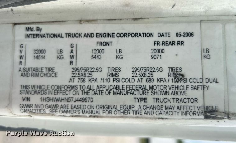 image for item DO7461 2007 International  8600 semi truck