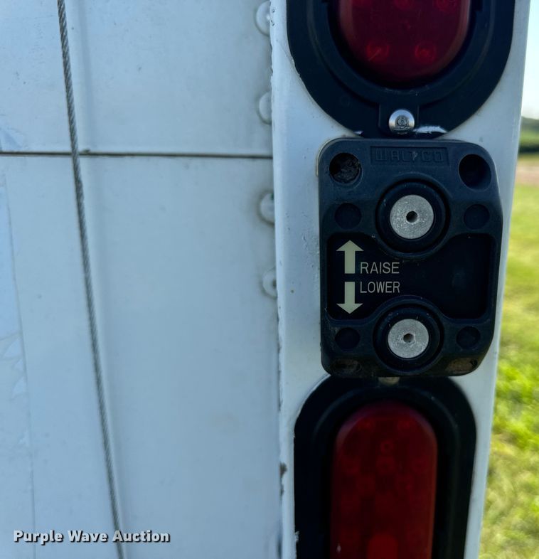 image for item DP6680 2010 Isuzu NPR box truck