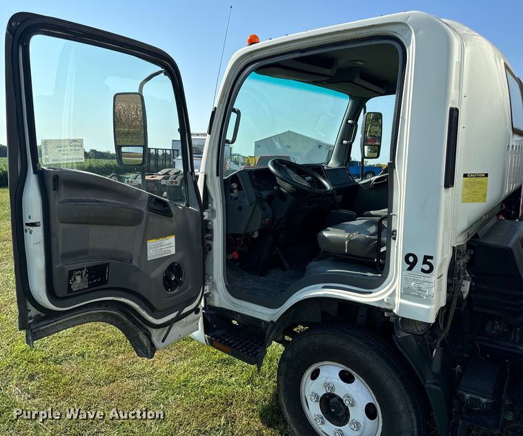 image for item DP6680 2010 Isuzu NPR box truck