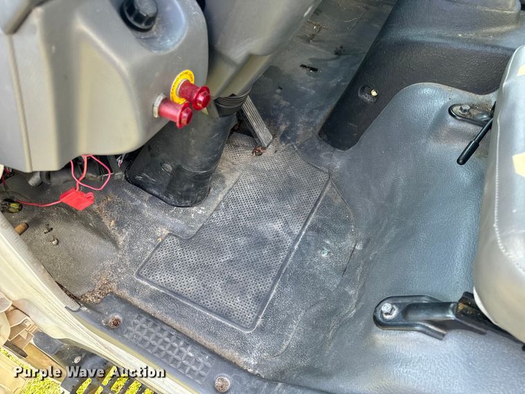 image for item DP6680 2010 Isuzu NPR box truck