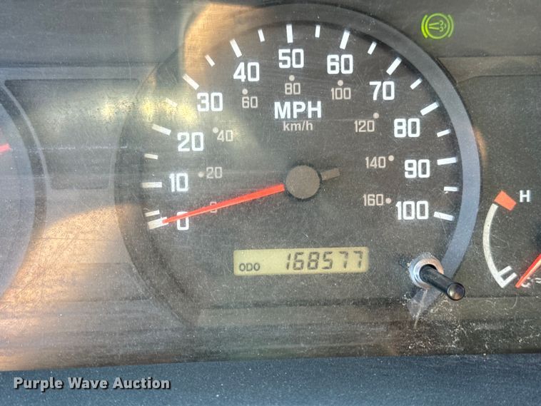 image for item DP6680 2010 Isuzu NPR box truck