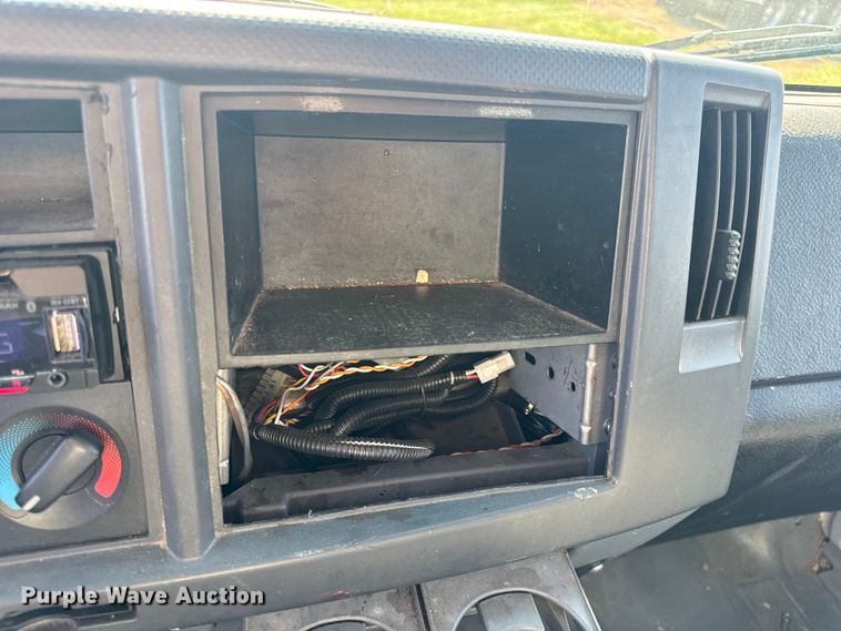 image for item DP6680 2010 Isuzu NPR box truck