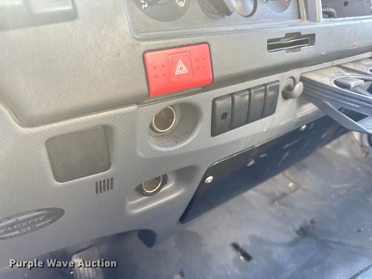 image for item DP6680 2010 Isuzu NPR box truck