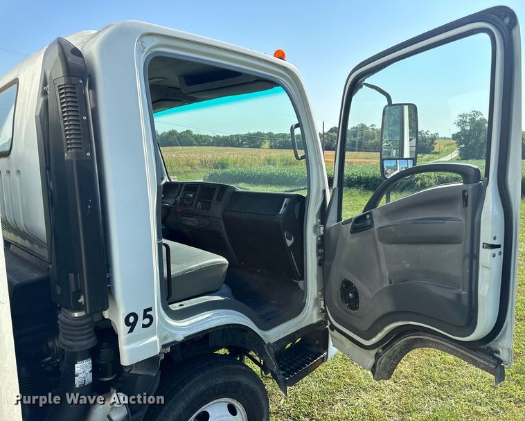 image for item DP6680 2010 Isuzu NPR box truck