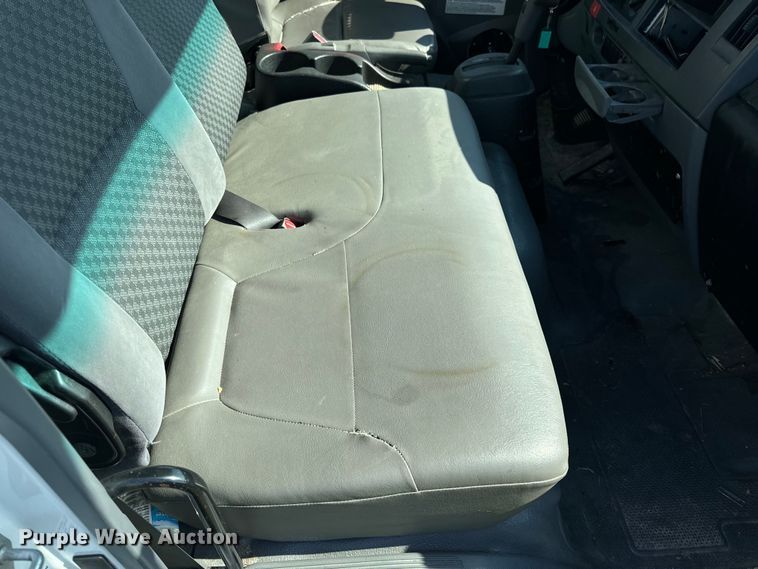 image for item DP6680 2010 Isuzu NPR box truck