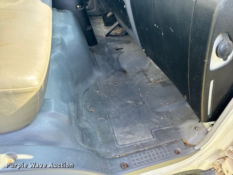 image for item DP6680 2010 Isuzu NPR box truck