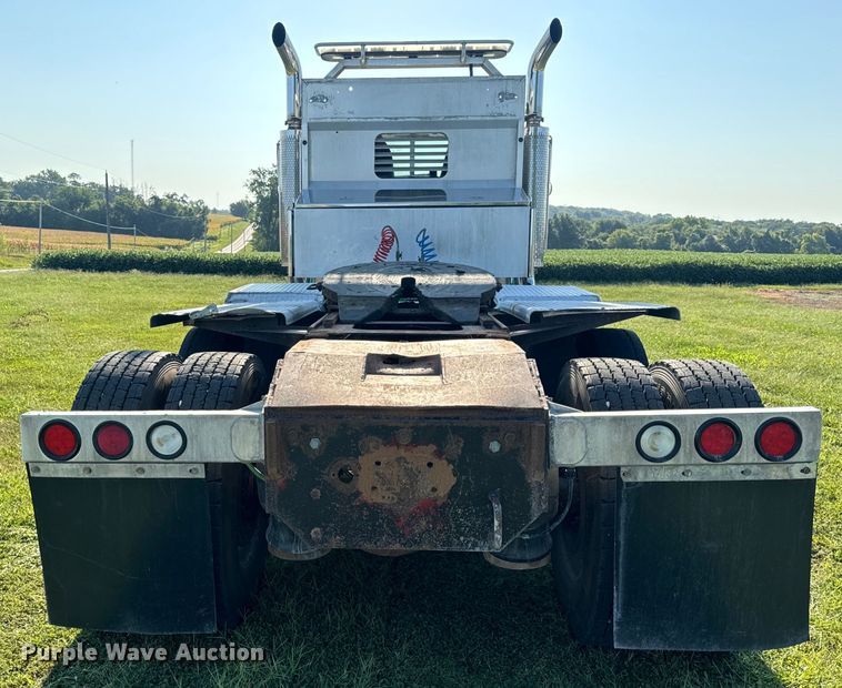 image for item DP6681 2007 Peterbilt 379 semi truck