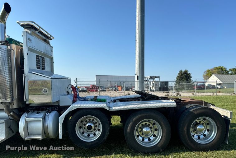 image for item DP6681 2007 Peterbilt 379 semi truck