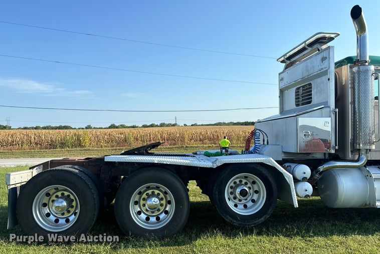 image for item DP6681 2007 Peterbilt 379 semi truck