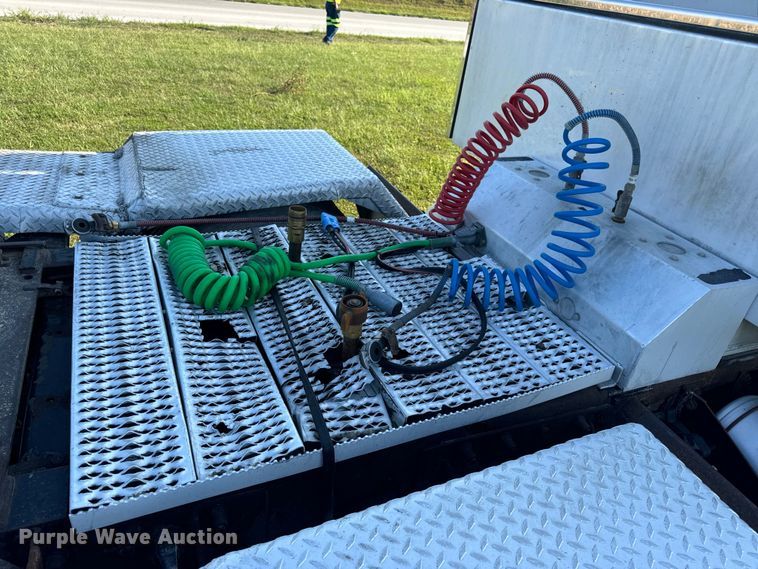 image for item DP6681 2007 Peterbilt 379 semi truck