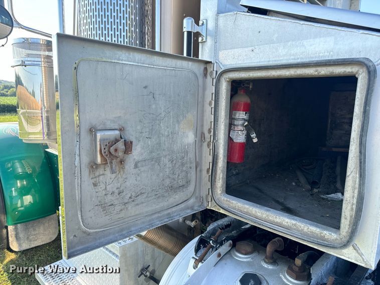 image for item DP6681 2007 Peterbilt 379 semi truck