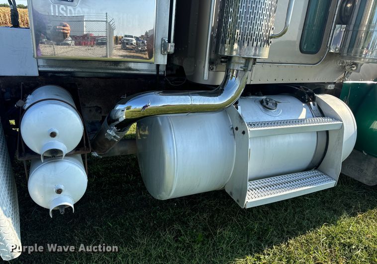 image for item DP6681 2007 Peterbilt 379 semi truck
