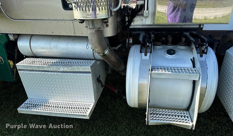 image for item DP6681 2007 Peterbilt 379 semi truck