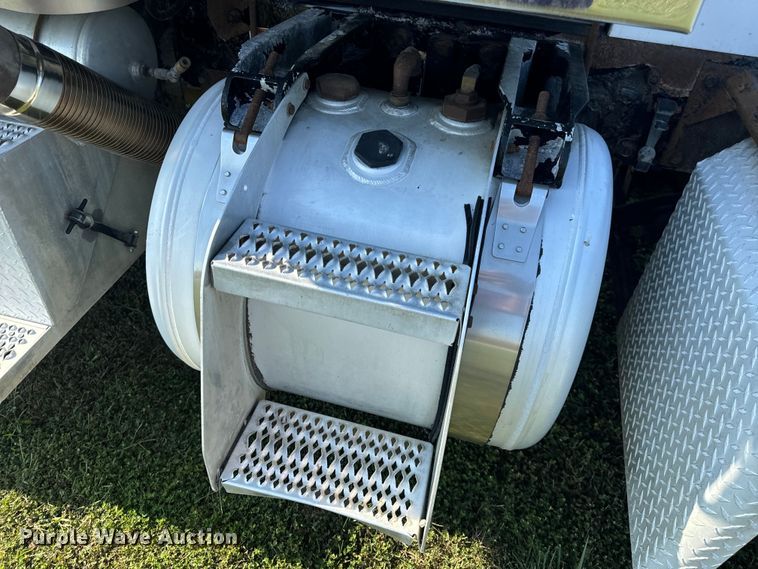 image for item DP6681 2007 Peterbilt 379 semi truck