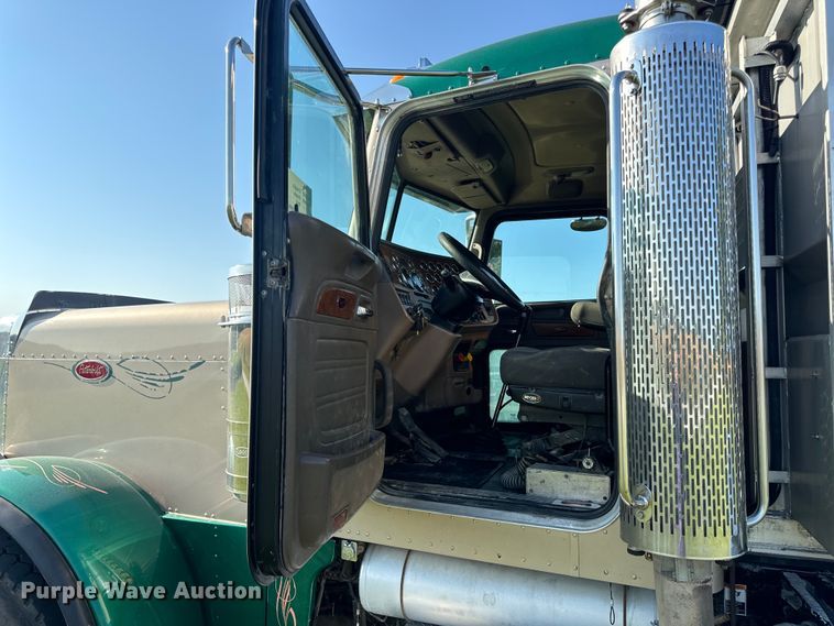 image for item DP6681 2007 Peterbilt 379 semi truck