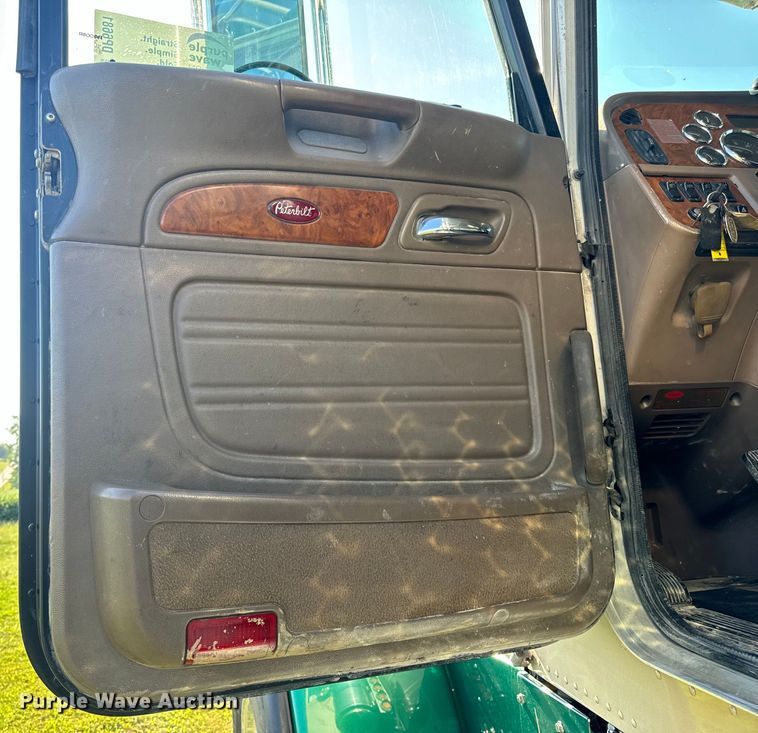 image for item DP6681 2007 Peterbilt 379 semi truck