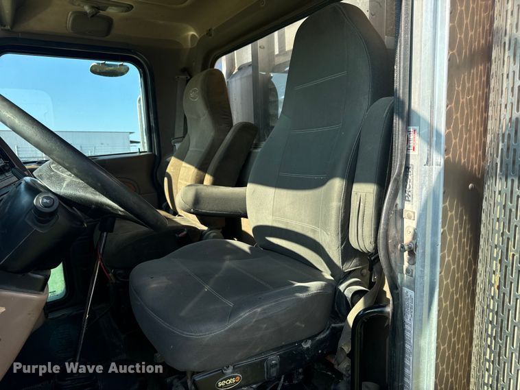 image for item DP6681 2007 Peterbilt 379 semi truck