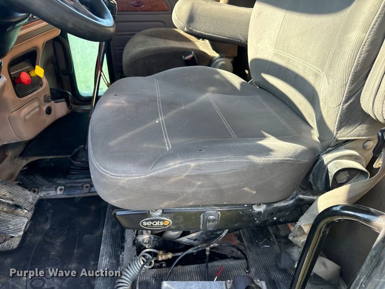 image for item DP6681 2007 Peterbilt 379 semi truck