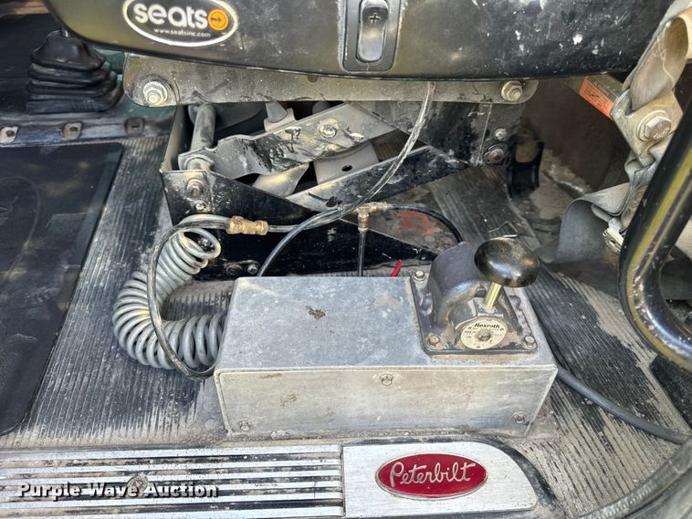 image for item DP6681 2007 Peterbilt 379 semi truck