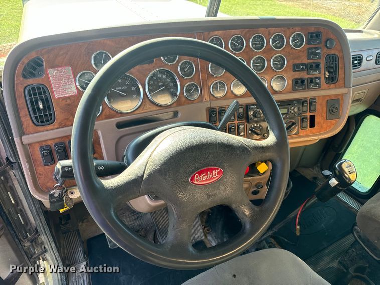 image for item DP6681 2007 Peterbilt 379 semi truck