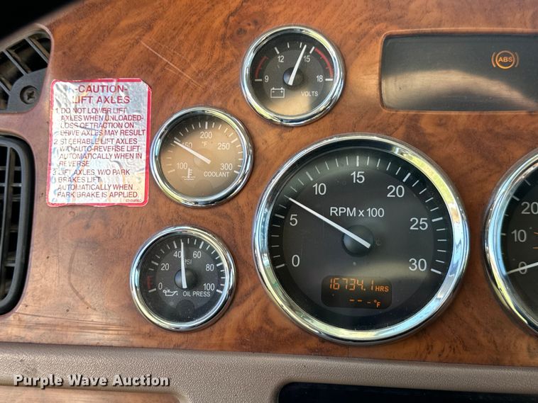 image for item DP6681 2007 Peterbilt 379 semi truck